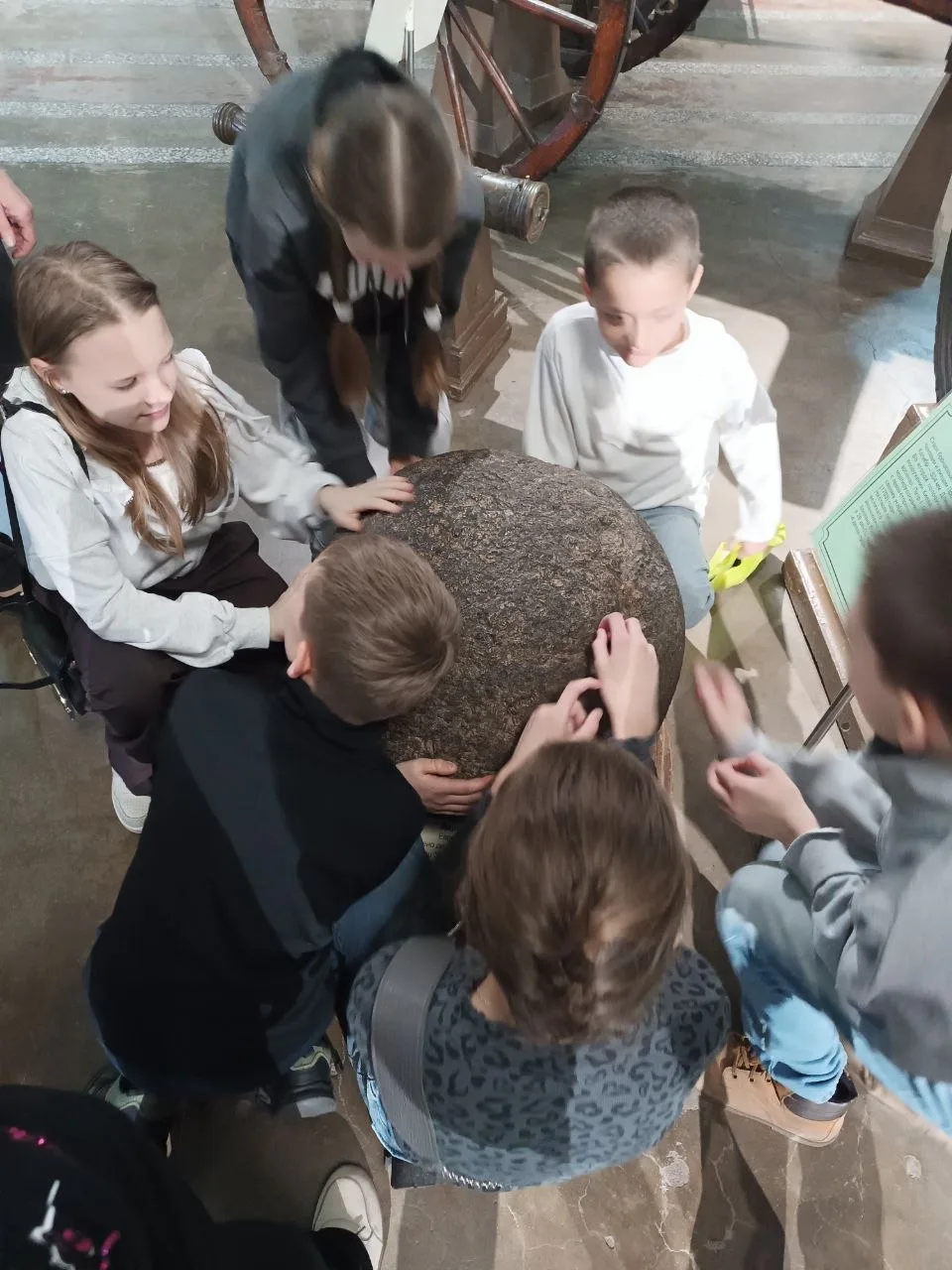⚔️ Вперёд в эпоху рыцарей! 🏰   Ребята из 5 «Л» класса вместе с родителями совершили настоящее путеше