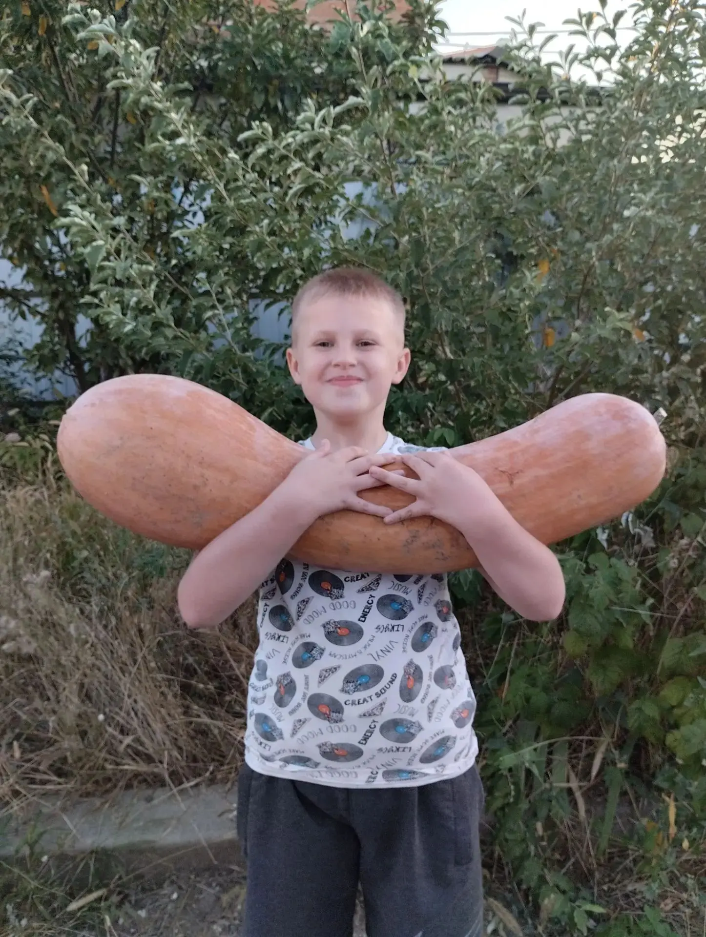 🏆 Кочетков Иван, 3 «Б» класс — участник фотоконкурса «Мой гигантский урожай»! 🍅📸