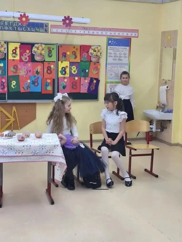 ☀️Во 2б классе прошёл тёплый и радостный праздник, посвящённый 8 Марта.   Ребята подготовили для мам