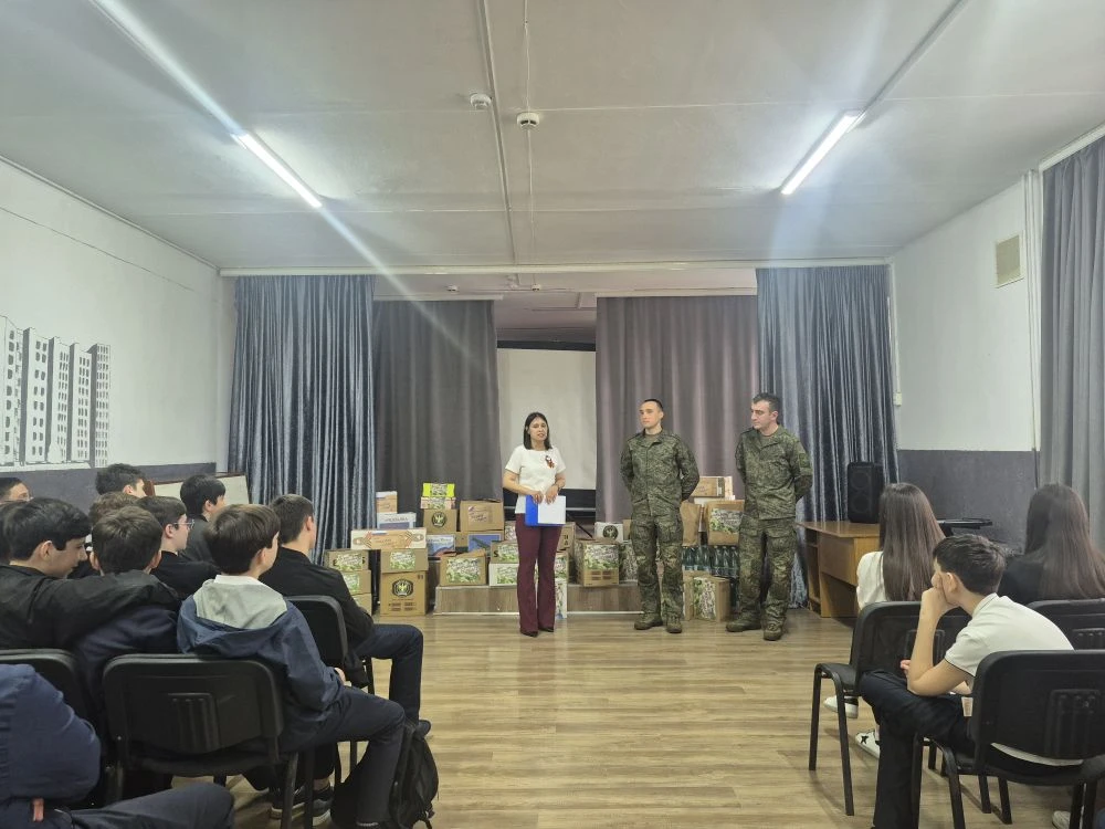 В нашей школе прошёл урок мужества с участием бойцов ПВО. Ребята с интересом слушали ра...