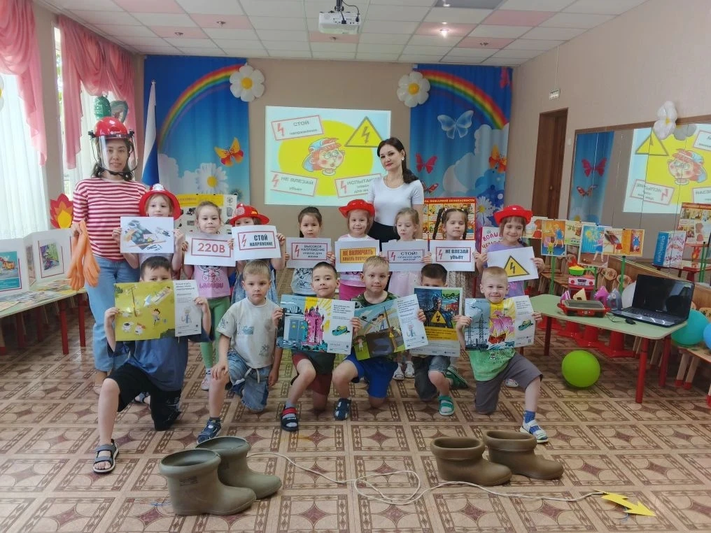 В рамках  Года дошкольного  образования  5 июня в МБДОУ  г. Астрахани  N 99 произошло з...
