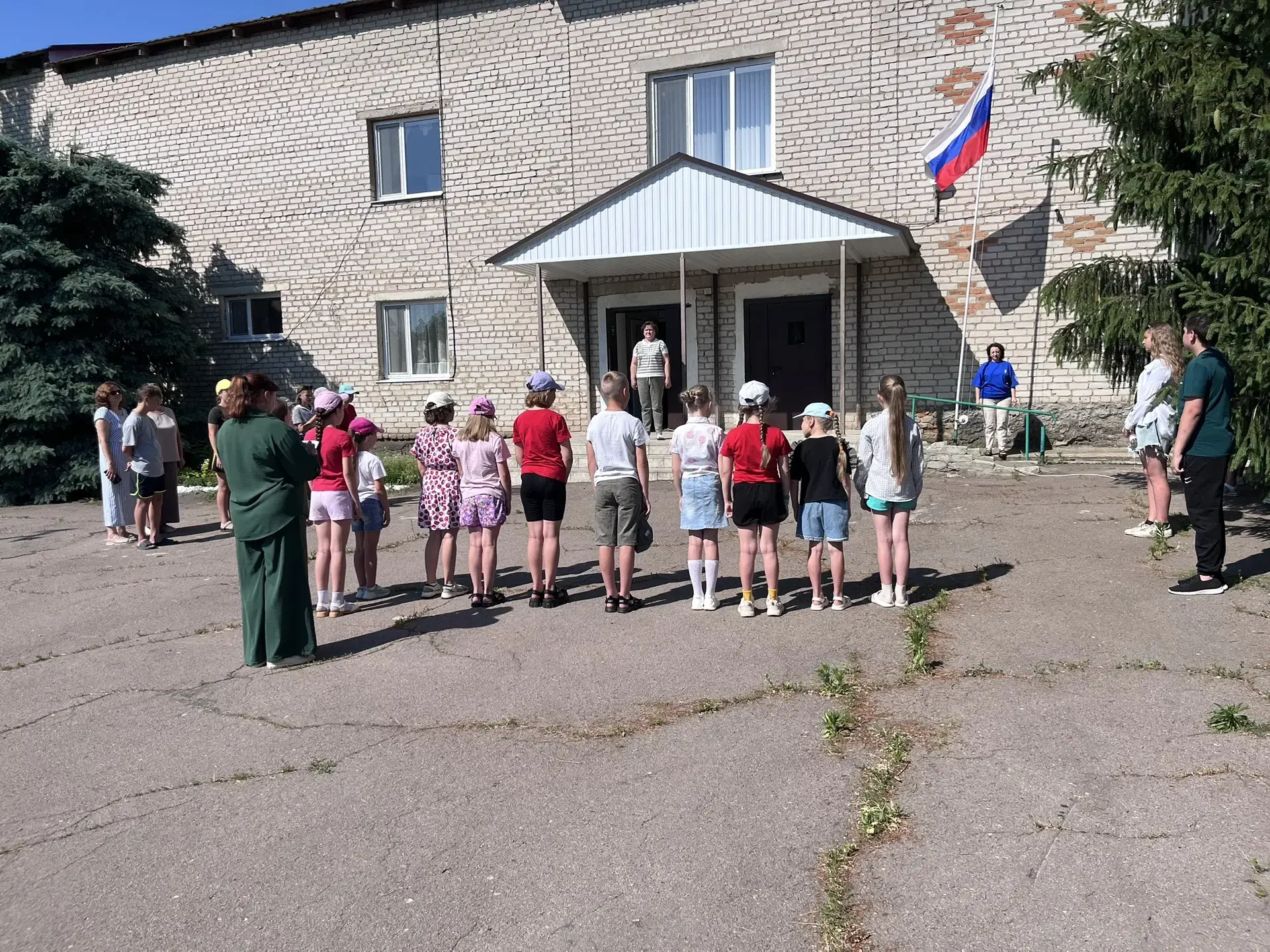 1 день. «Смена первых: первооткрыватели лета»!
Новый день в пришкольном летнем лагере «Смена первых: