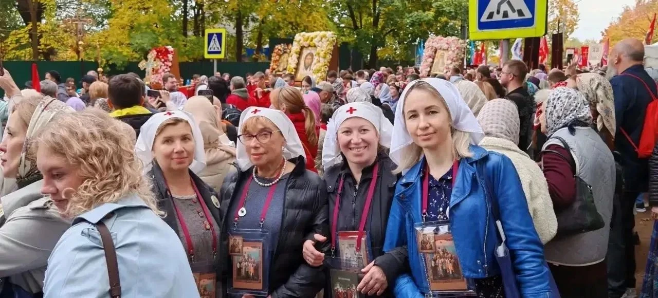🕊️ Крестный ход: наши сёстры среди воинства Христова