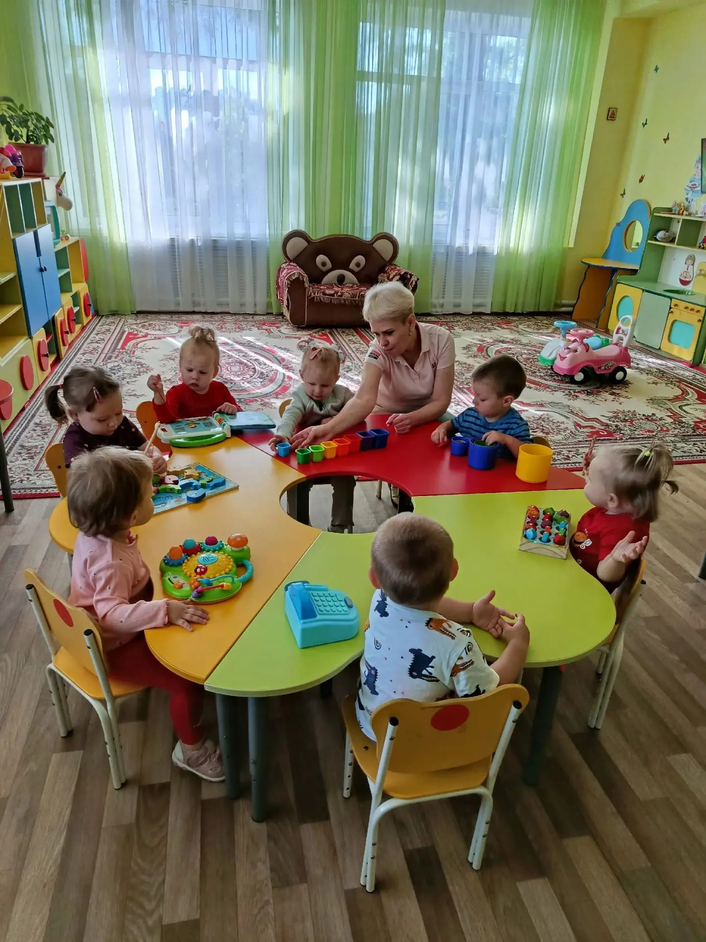 Малыши группы раннего возраста не просто играют — они учатся понимать этот мир! ✨