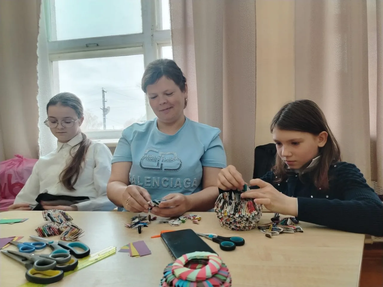 🕊️ Волшебство своими руками: ребята из «Созвездия» учатся создавать лебедя в технике м...