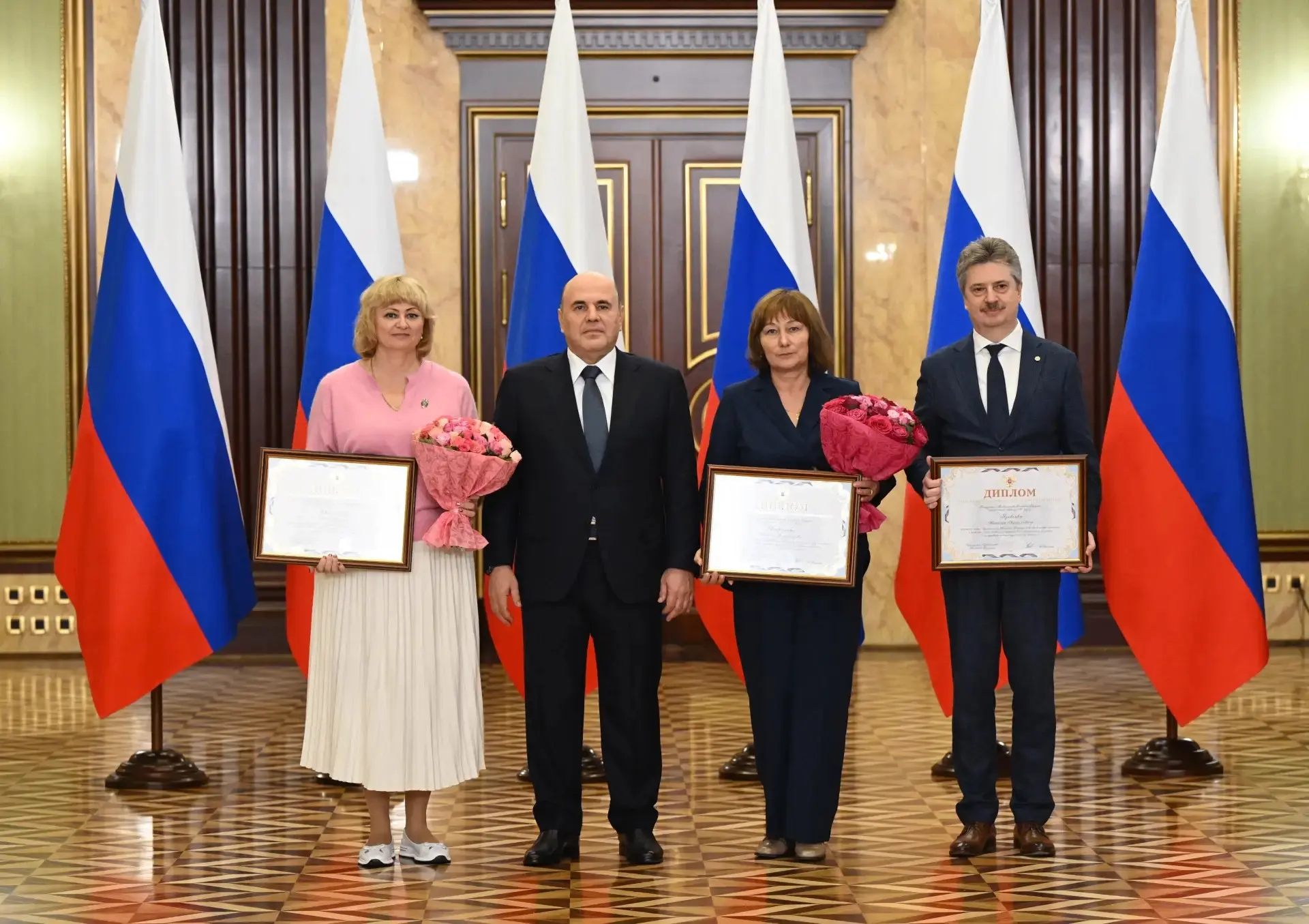 🏅 Ноябрьские педагоги стали лауреатами престижной премии