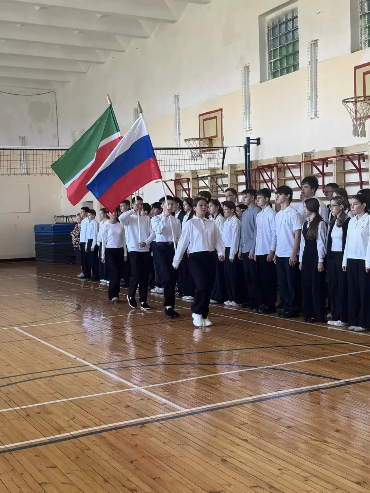 🇷🇺 Во всех школах района прошли торжественные церемонии поднятия Государственных флаг...