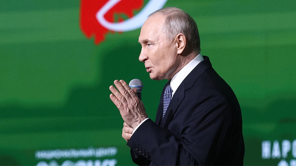 ⬜🟦🟥

Взгляд Президента: "Я вот сейчас у одного из лауреатов, который 23 человека спас из воды, – п