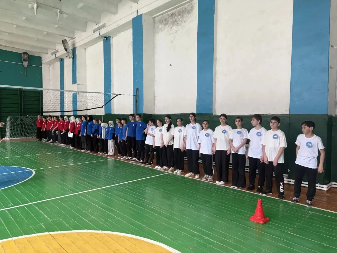 Работники Дворца Культуры провели для наших учеников спортивно-оздоровительную программ...