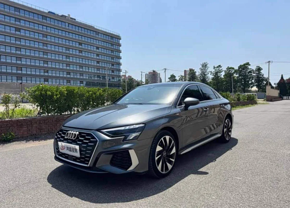 Audi A3L Limousine 35 TFSI Fashion Sport 2023 года