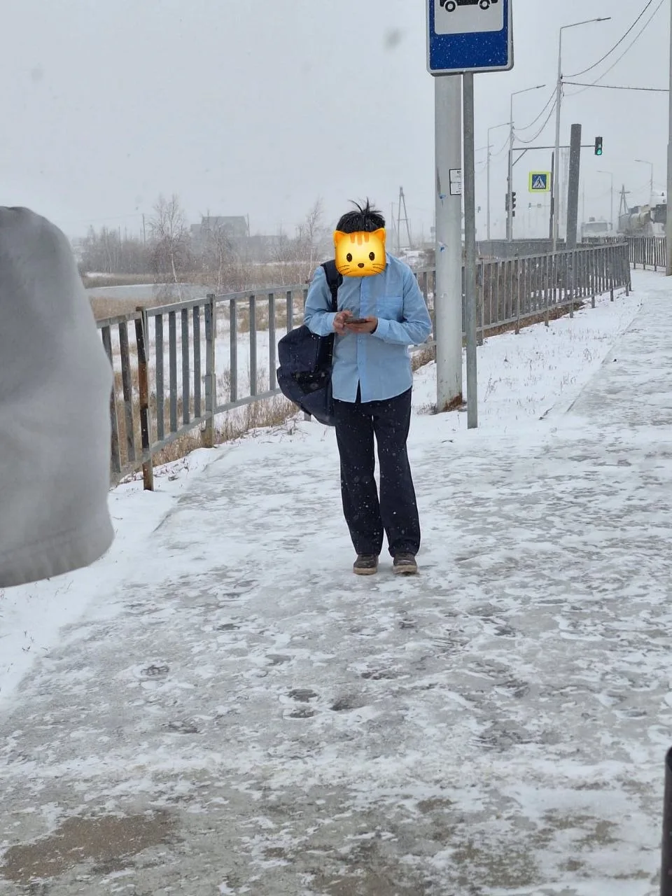 Мамочки, обратите внимание на своих детей, в чем идут в школу.