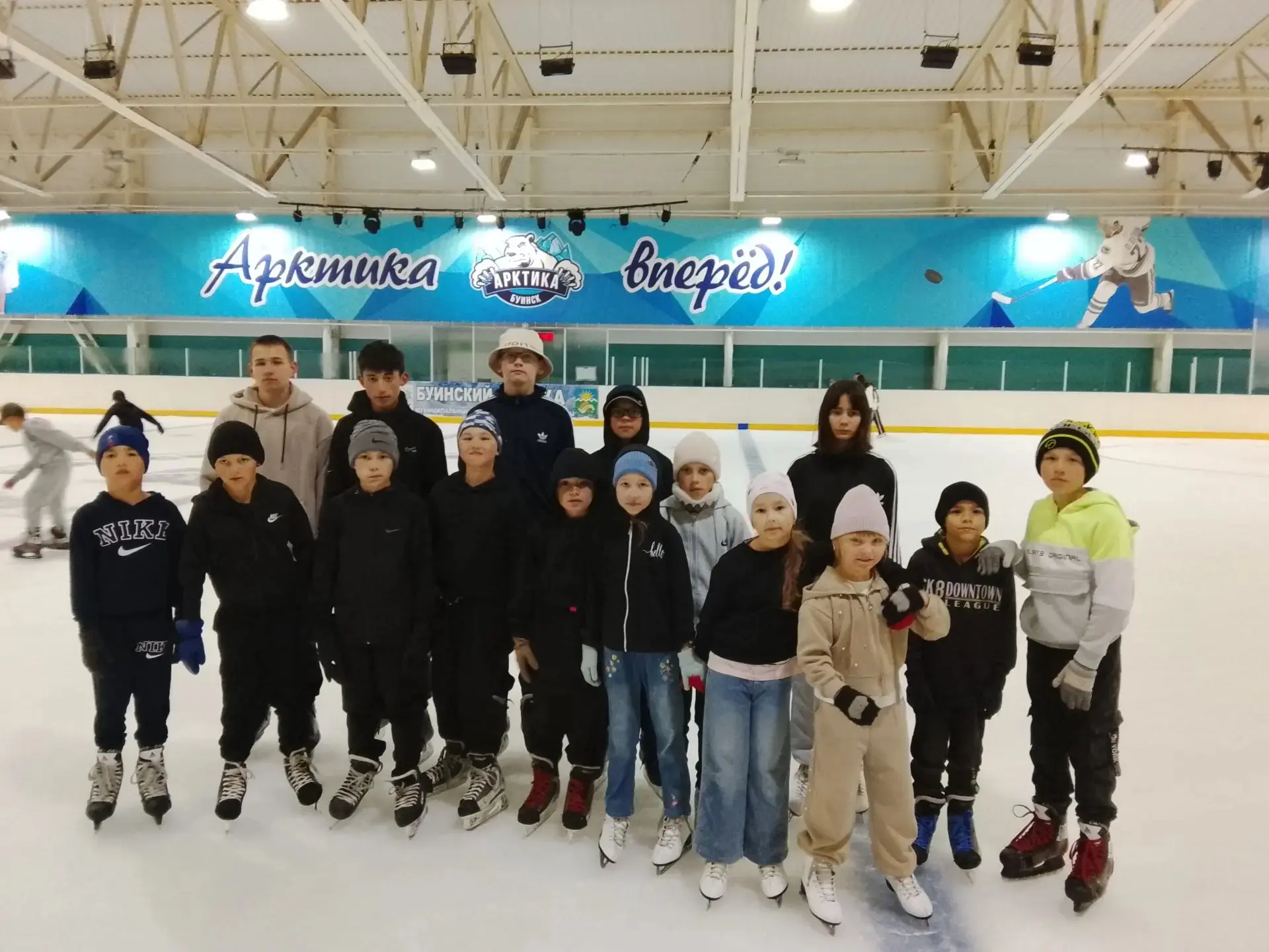 17 день пришкольного лагеря. Поездка в ледовый дворец "Арктика"⛸️