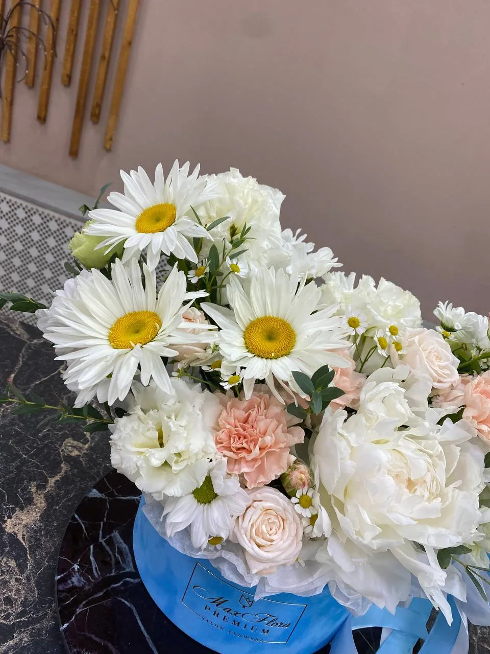 Бесплатная доставка цветов https://maxflorabuket.ru/collection/bukety