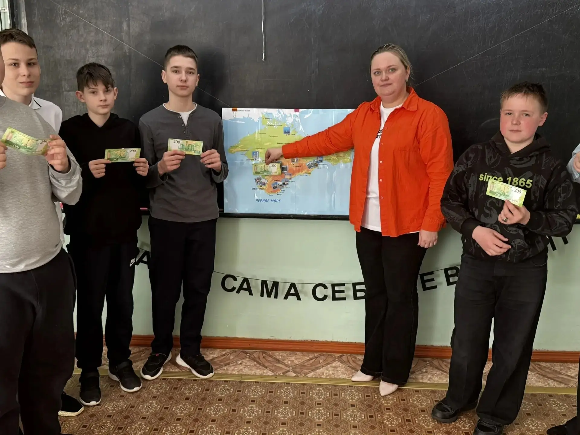 🇷🇺18 марта - День воссоединения Крыма с Россией🇷🇺 🚩Обучающиеся нашего комплекса под руководством сов