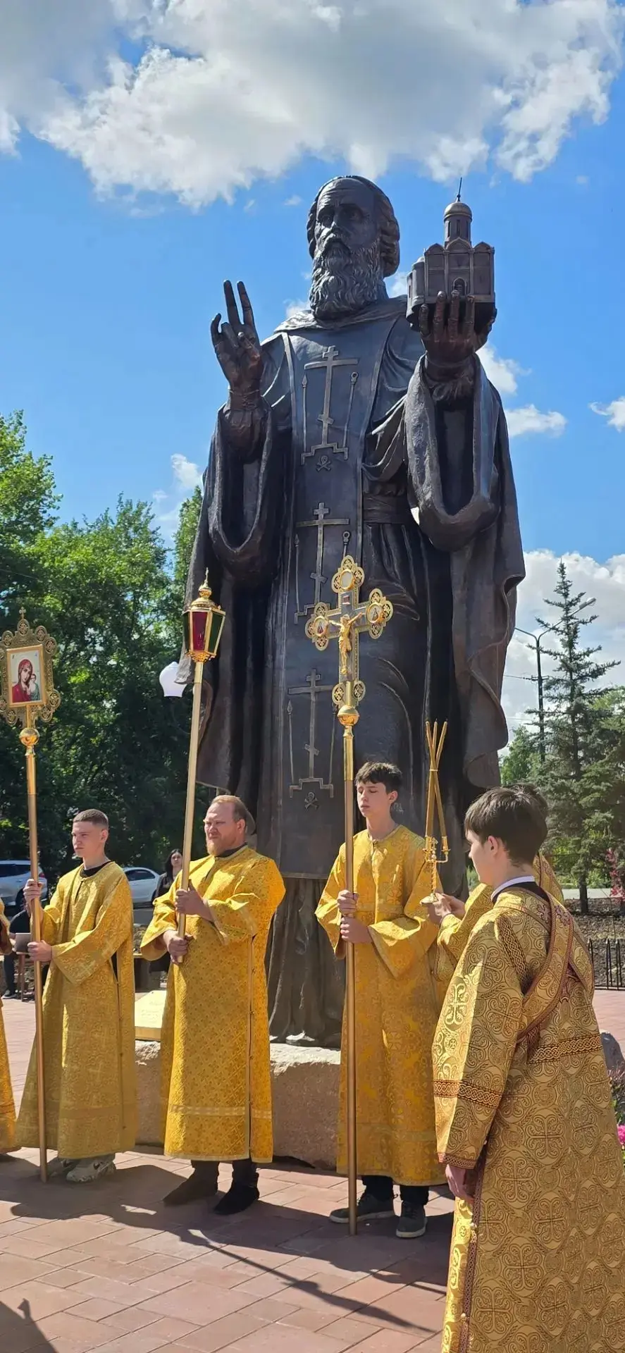 В поселке Новопушкинское торжественно открыли памятник преподобному Сергию Радонежскому