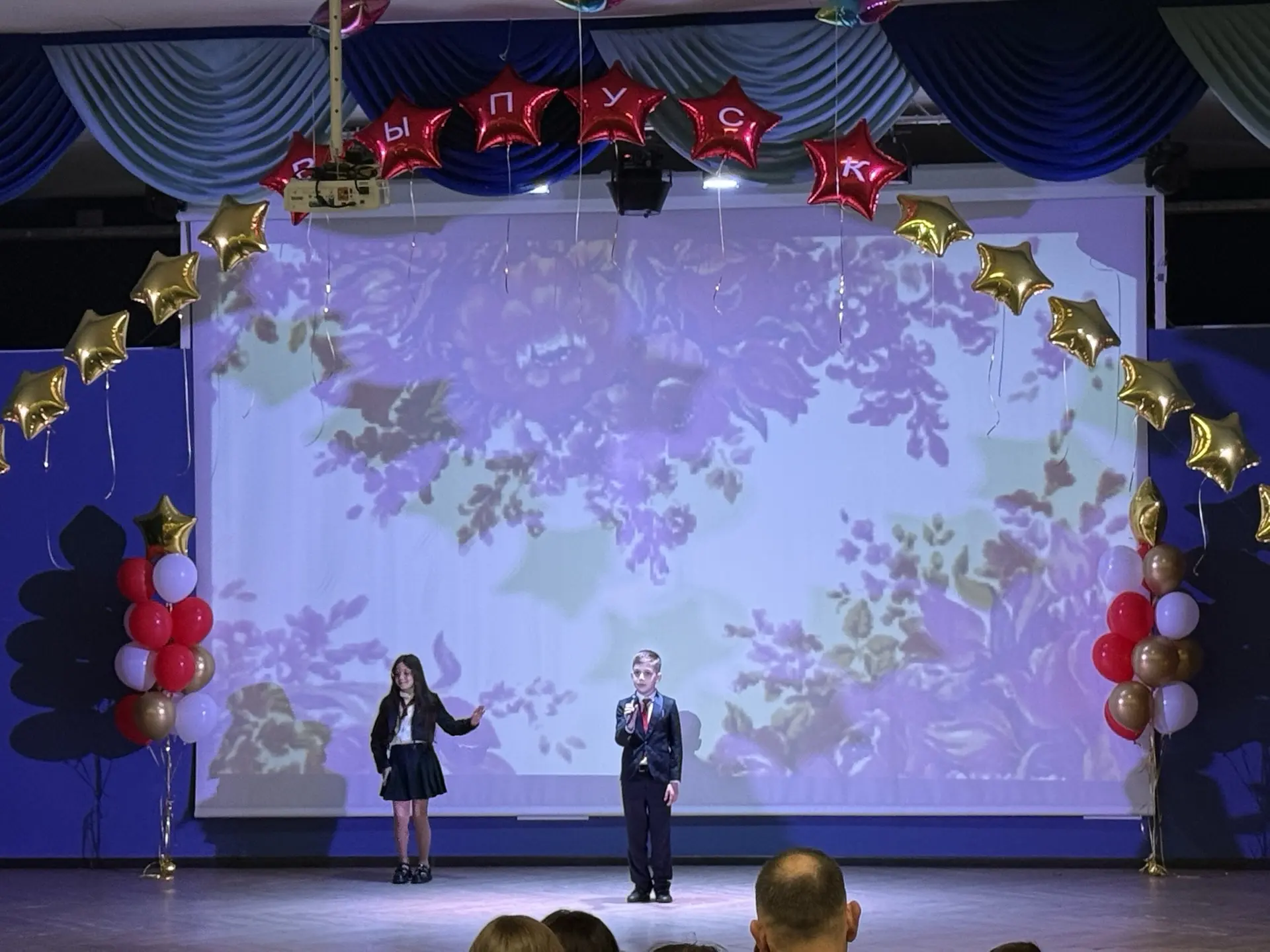 🎓 В добрый путь, наши маленькие звёзды!  Вчера в нашей школе царила особенная атмосфера. У ребят 4 «