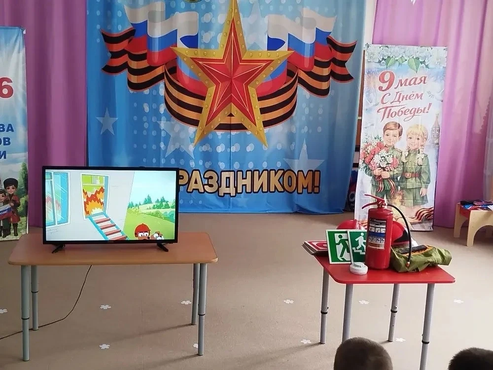 МОУ "СОШ имени Л.М. Доватора", корпус 2-5. В подготовительную группу 4 "Осьминожки" приходила инстру