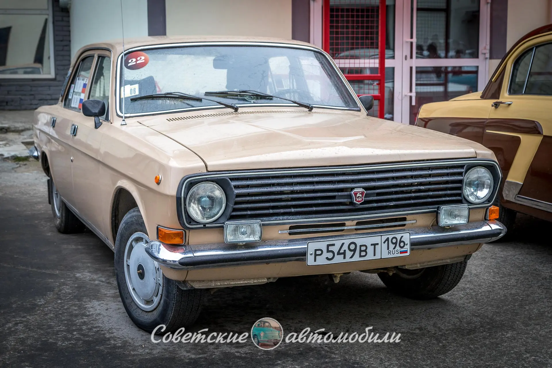 По мне пластиковая решетка Волге не идет.