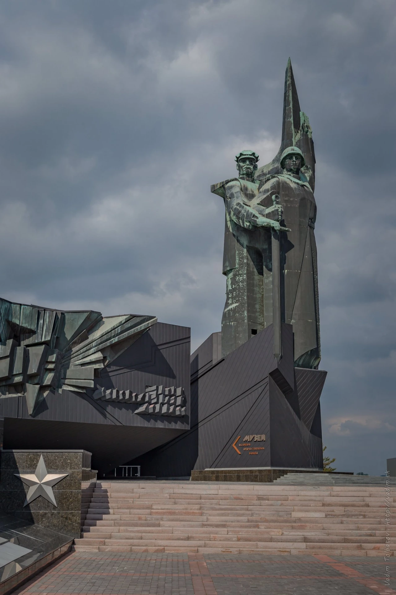 Роберт Рождественский