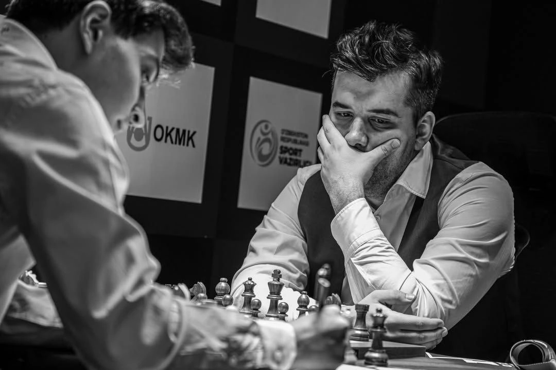 🥉🇷🇺 Ян Непомнящий занял третье место на турнире UzChess Cup 

В заключительном туре россиянин сыг