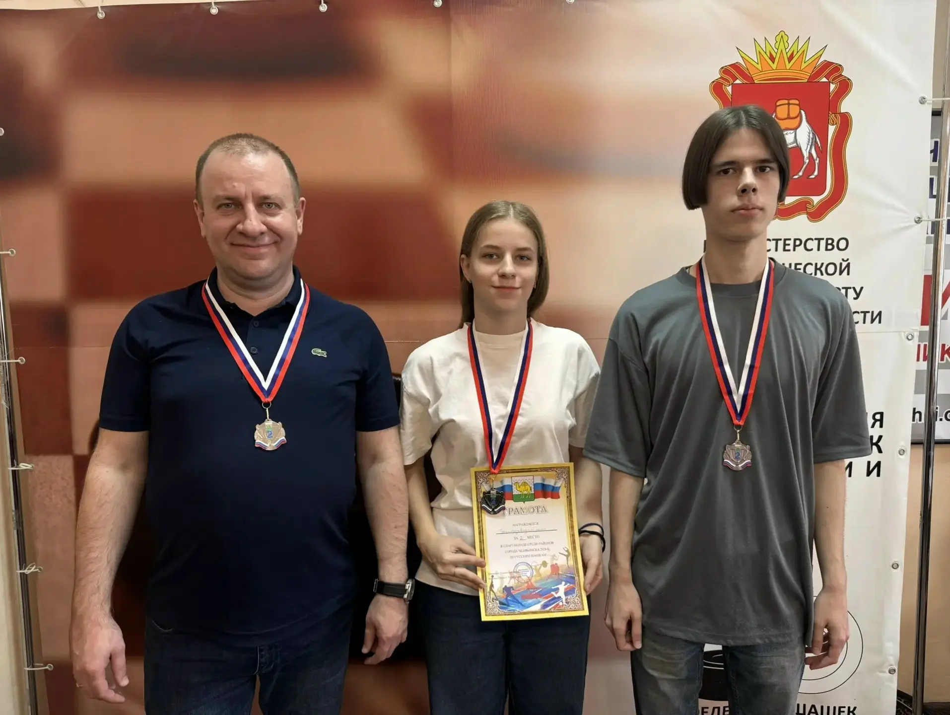 Тракторозаводский район на пьедестале: серебро на Спартакиаде  🥈 Команда Тракторозаводского района в