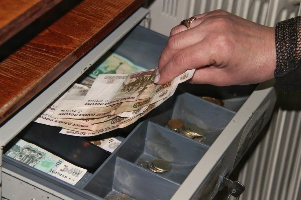 Работники торговли в Архангельске продолжают трудиться нелегально