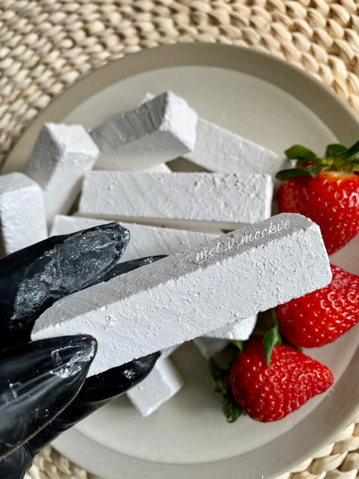 По настоящему Белгородское блюдо, мел с клубникой 🍓

👉 Читайте официальный канал Белгорода в MAX