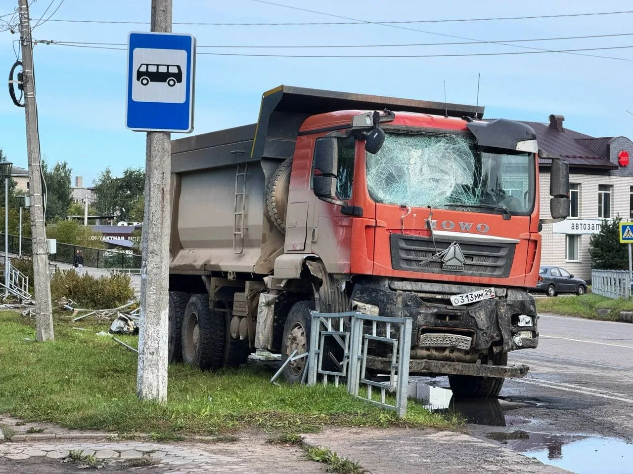 Виновник ДТП на самосвале в Котласе возместит городу 554,6 тысячи рублей