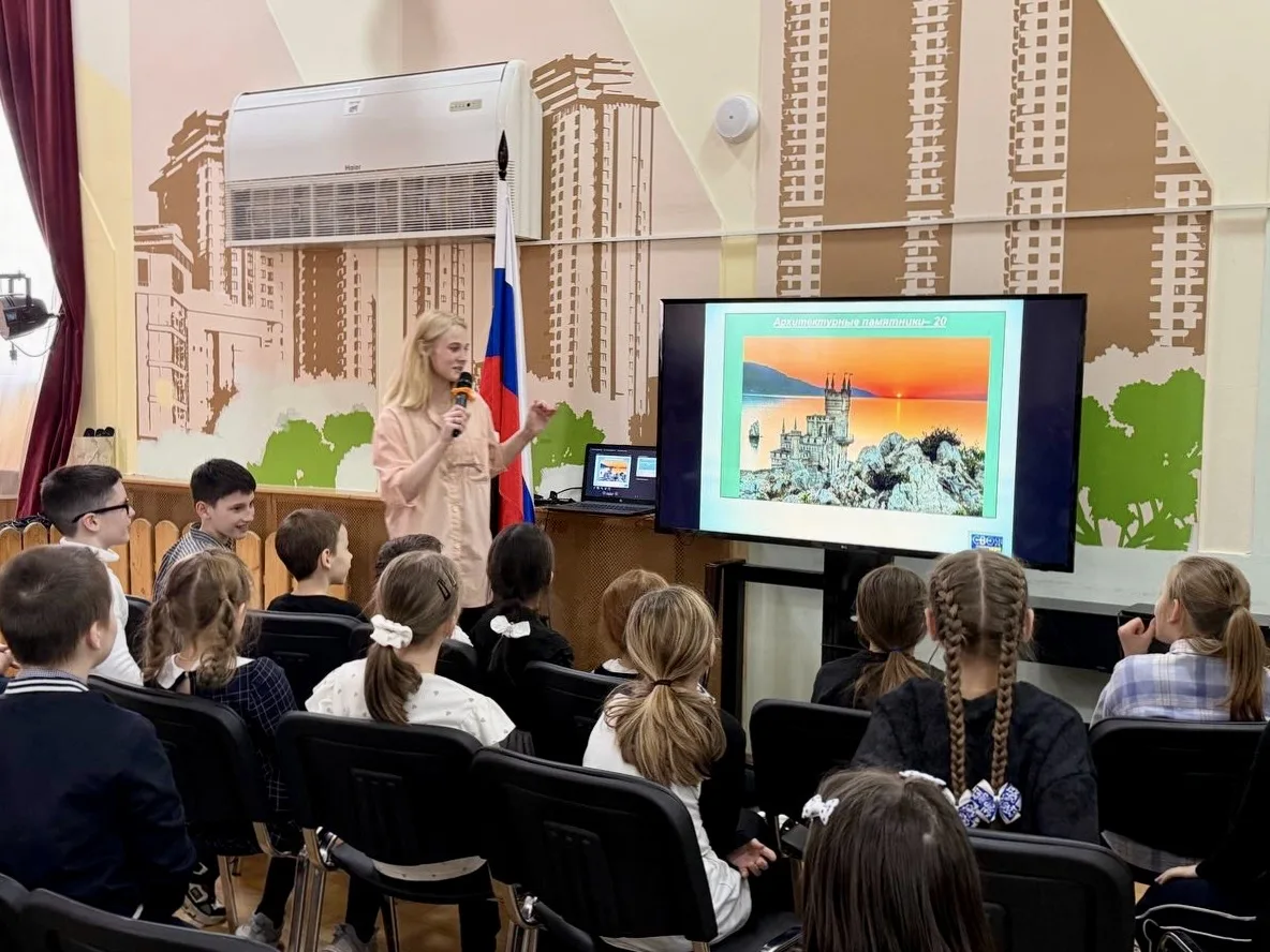 🇷🇺 18 марта: День воссоединения Крыма с Россией  Вчера в нашей школе прошло мероприятие, посвящённое