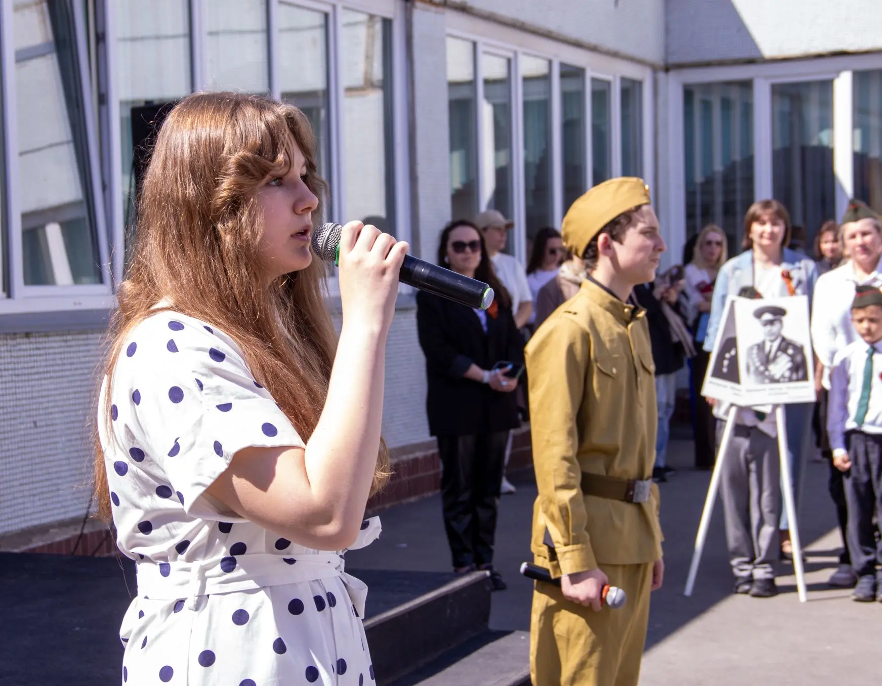 ЖИВАЯ ИСТОРИЯ В СЕРДЦЕ ЛИЦЕЯ  🎗️ Вчера внутренний двор главного корпуса стал местом, где встретились