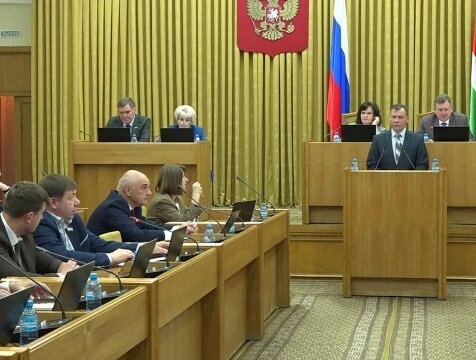 Около 40 законов в сфере соцподдержки участников СВО приняли в Калужской области


Депутаты подвели 