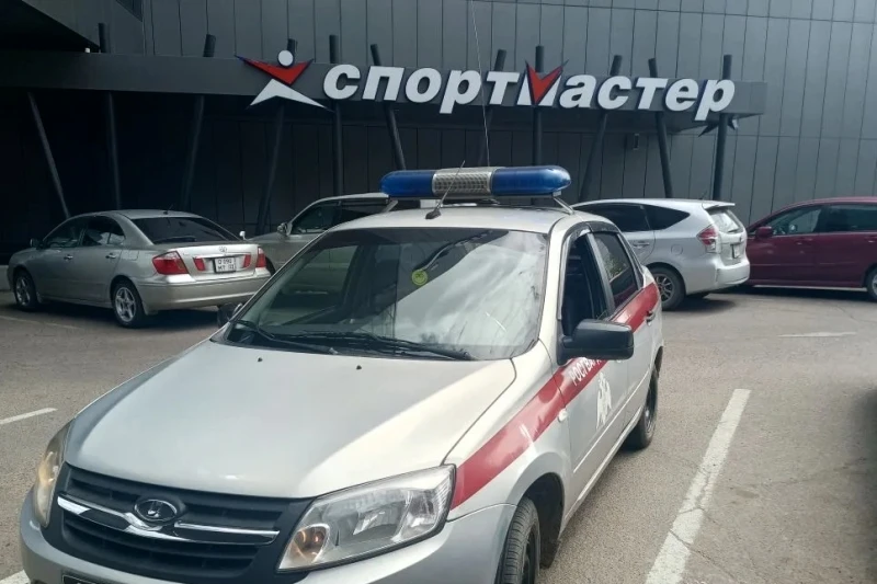❗В Улан-Удэ росгвардейцы задержали подозреваемого в краже

🚔Благодаря кнопке тревожной сигнализац