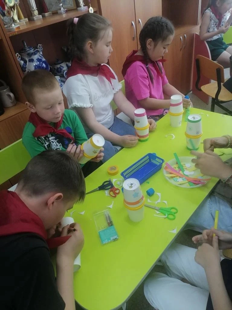 Эти две недели в Центре детского творчества — особенно жуж-жаво!