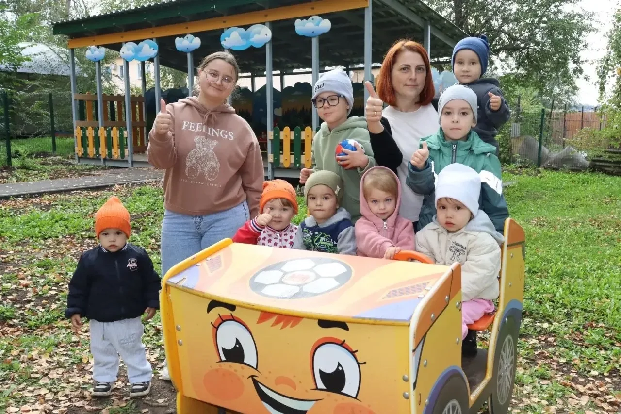 Владимир Чихирев, глава муниципального района Кинельский,  поздравляет с праздником:   ...