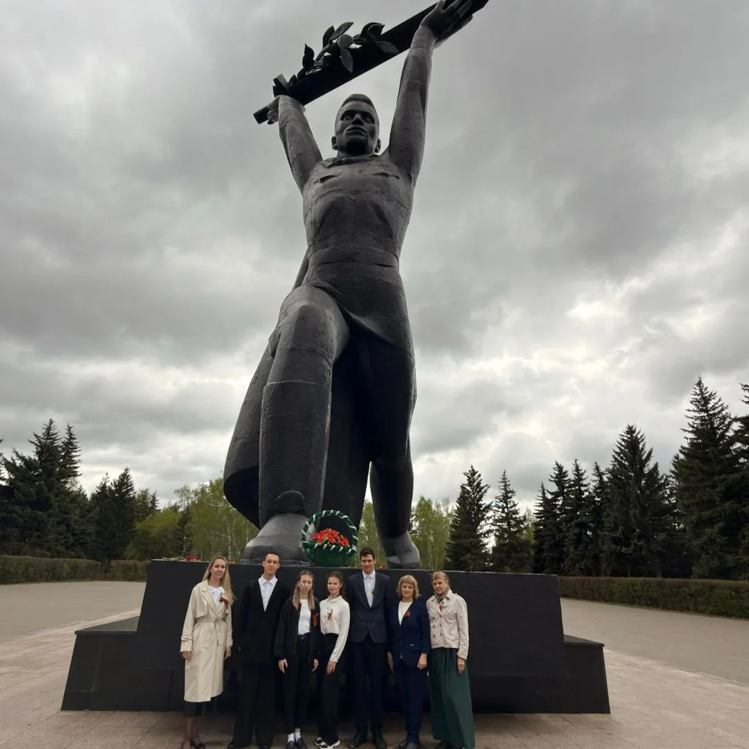 🕊 Память в наших сердцах: студенты и сотрудники ОмГУПСа почтили подвиг героев Великой Победы  6 мая,