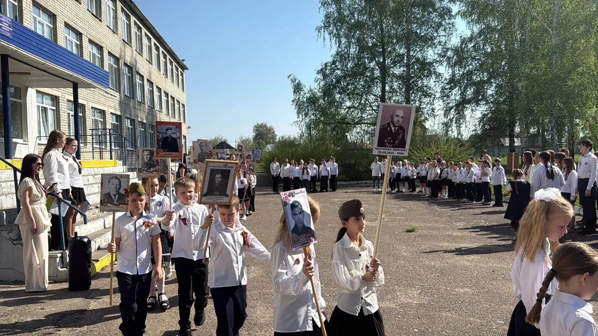 Торжественная линейка Памяти.  🕊День Победы — это великий праздник, значимый для всей нашей страны. 