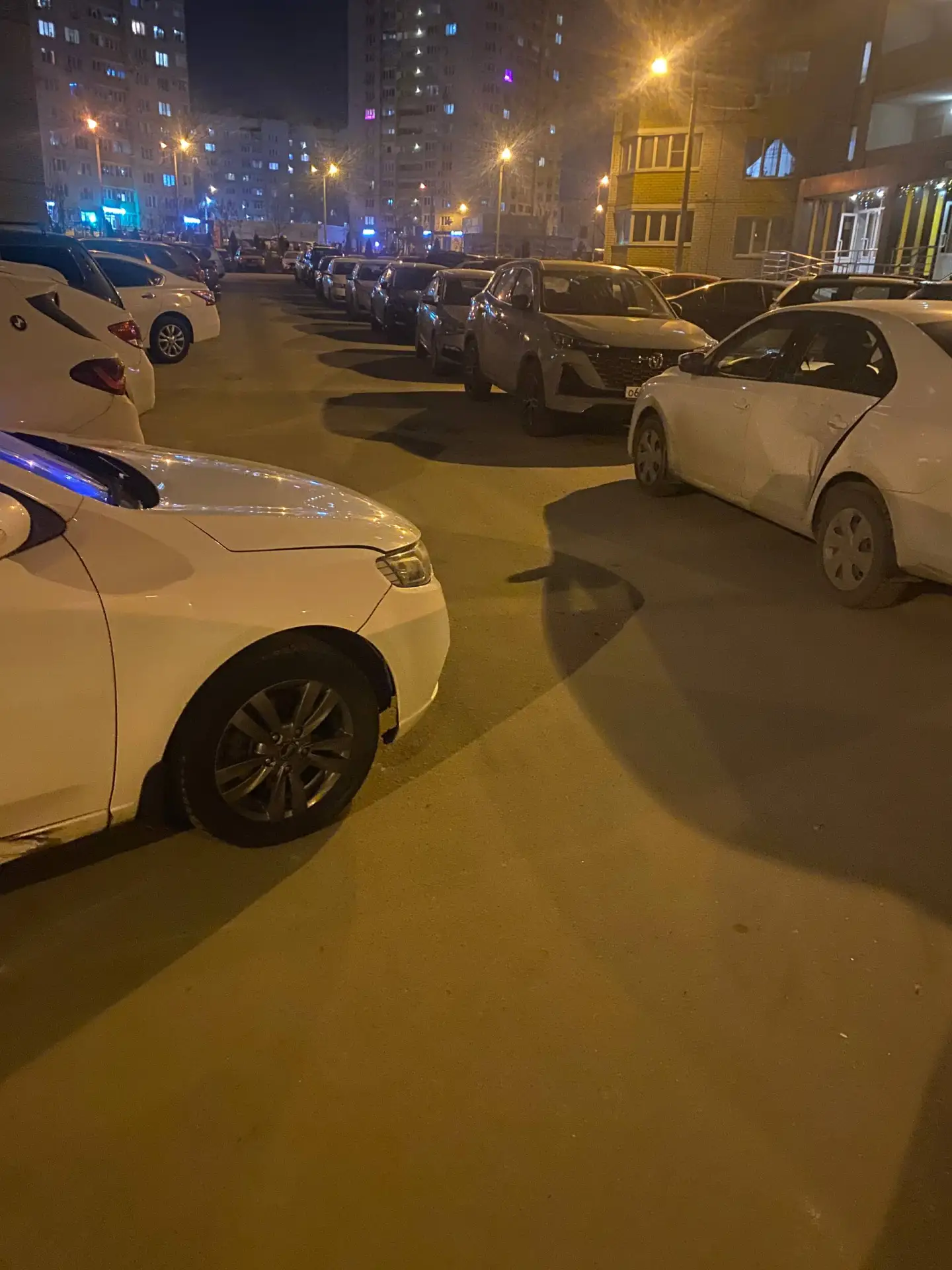 Уберите машину вашу мать! Кто так ставит!!!