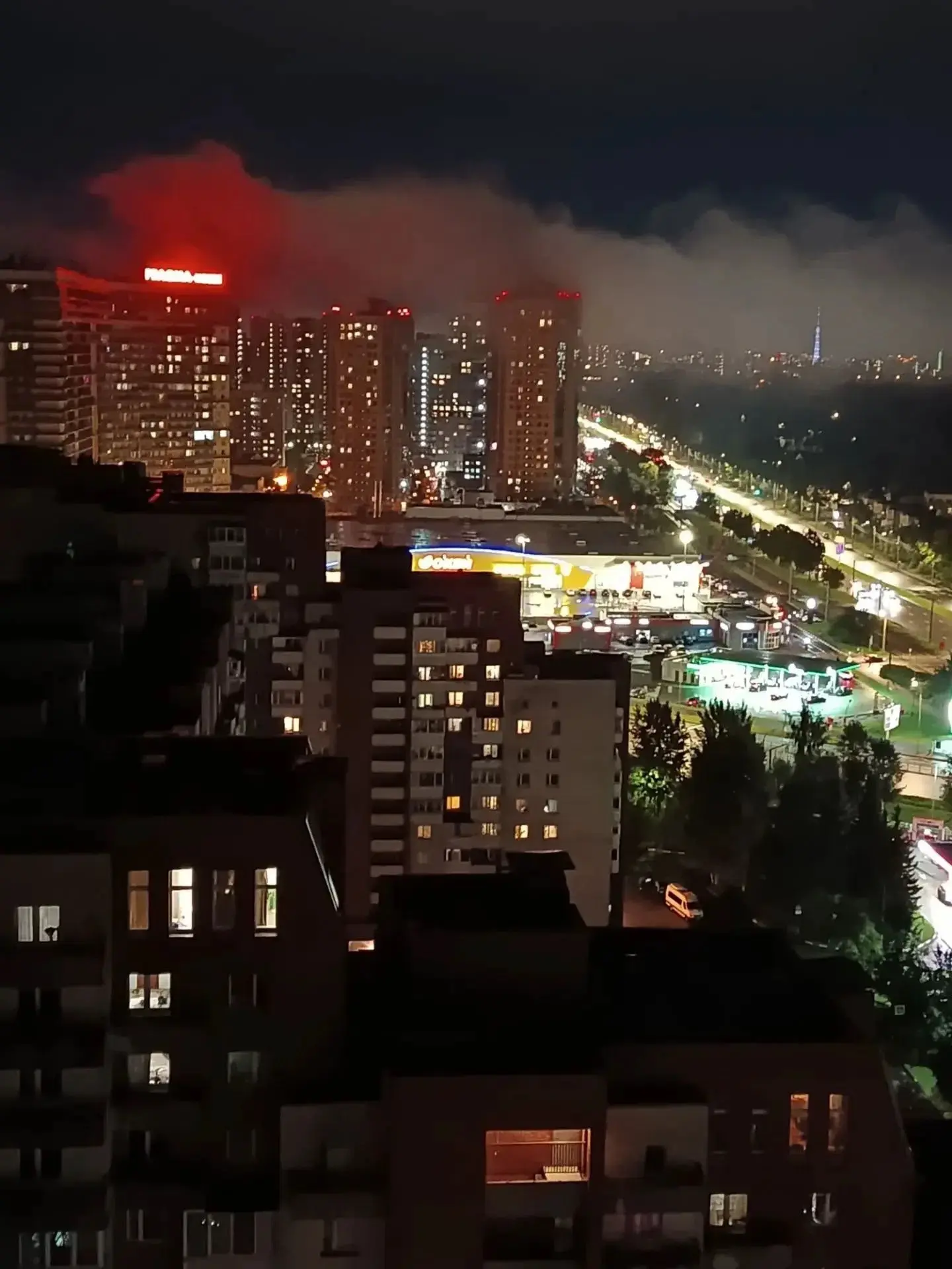 Что то сильно грохнуло со стороны Суздальского озера и такое вот облако, вонючее пополз...