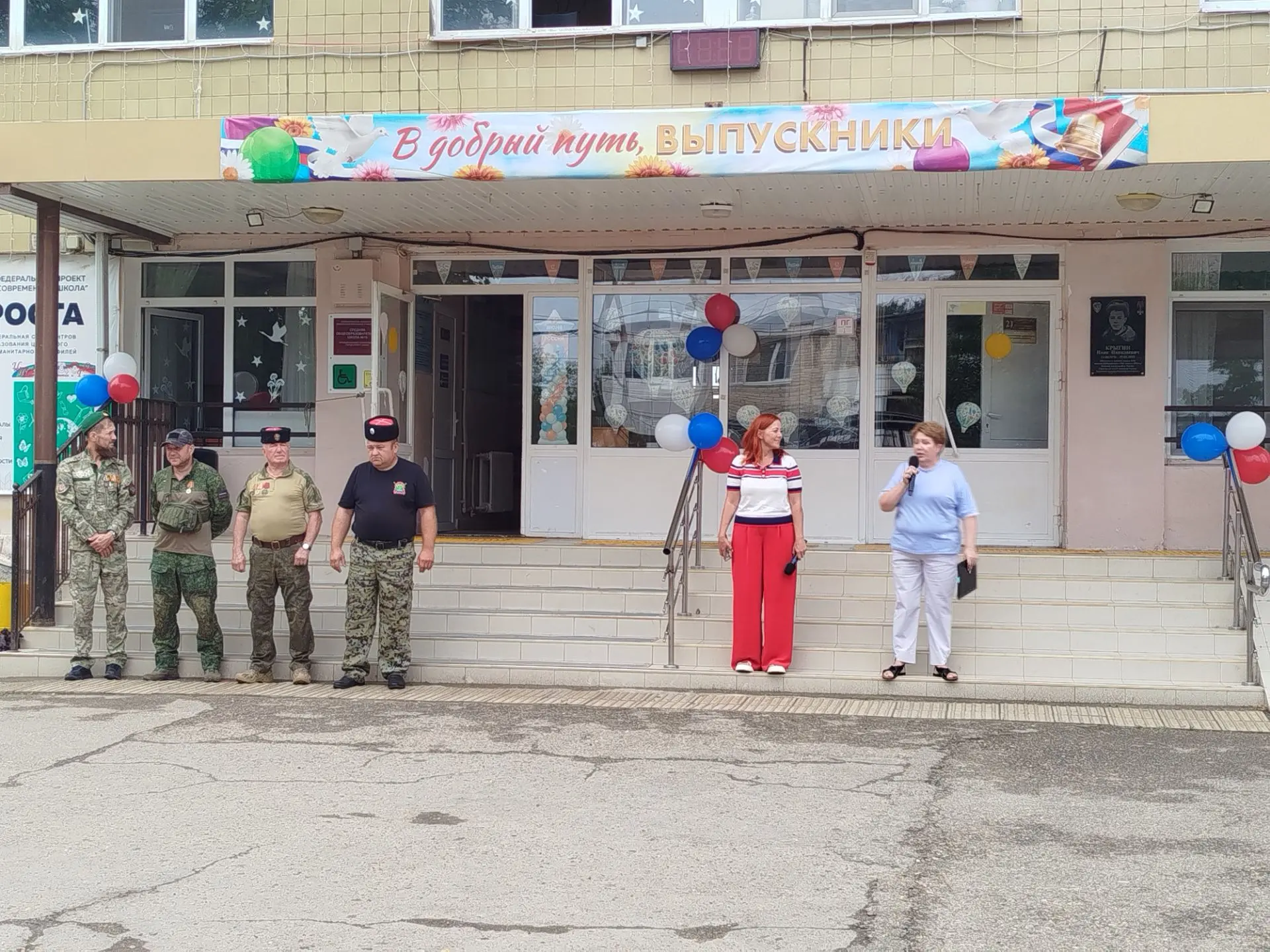 «Казачья Пристань»: сила, дружба и каша в лагерях «Приморец» и «Юниор»

Сегодня лагеря «Приморец» и 