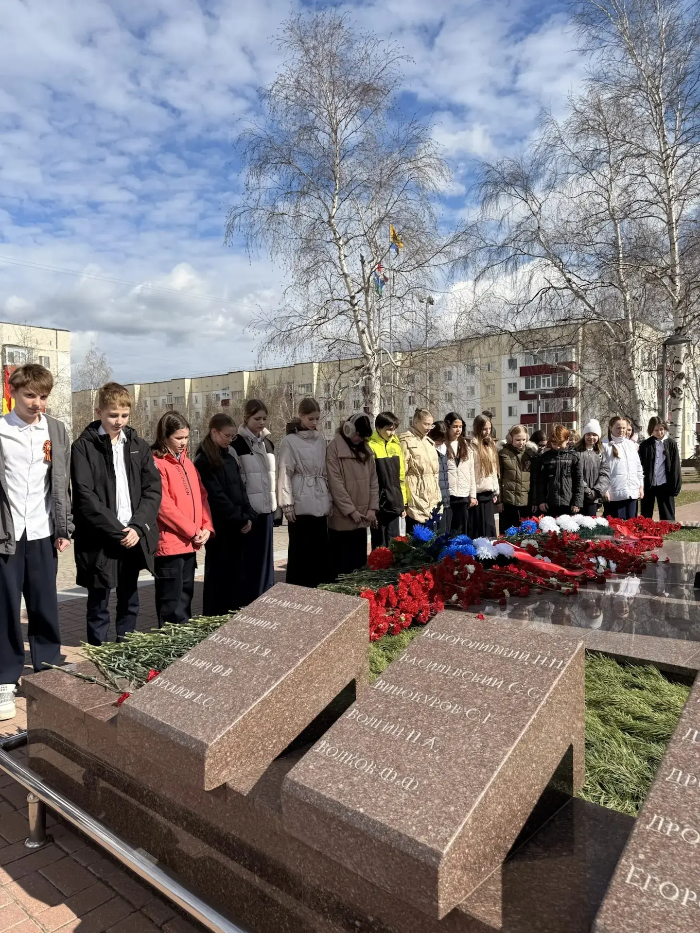 Никто не забыт, ничто не забыто! День памяти и гордости: «Бессмертный полк» в Лицее!   В лицее продо