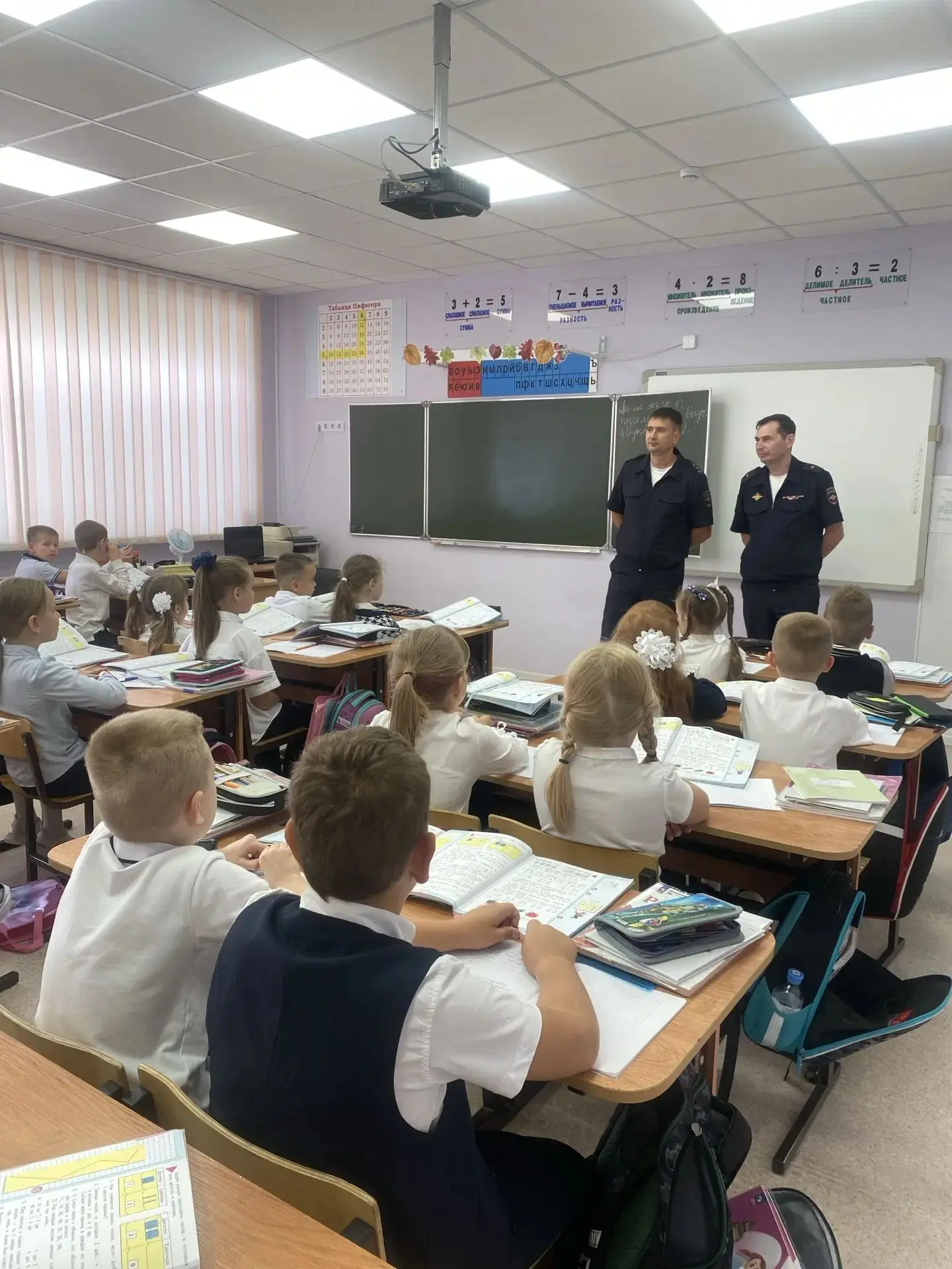 В рамках акции "Внимание! Дети идут в школу!" для учащихся младшей школы были проведены...