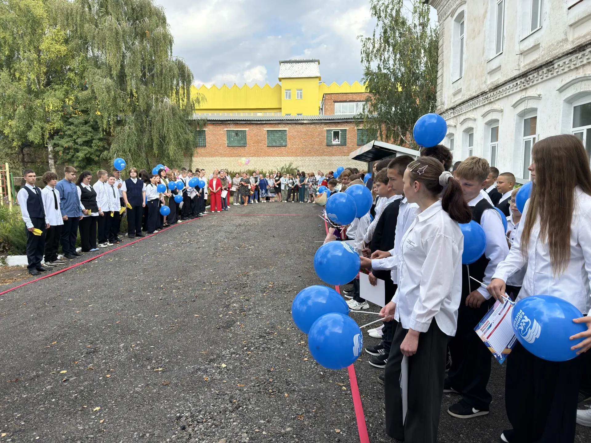 1 сентября 2026 года в нашей школе прошла торжественная линейка, посвящённая Дню знаний.