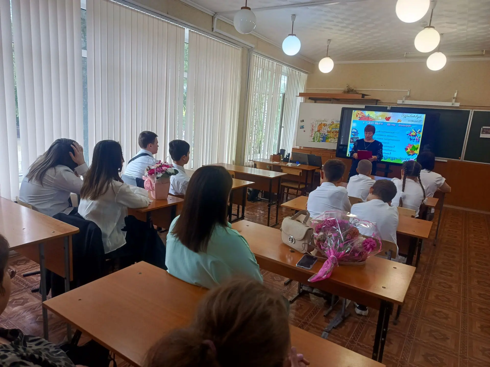 В МКОУ «Махновская СОШ» 1 сентября состоялось торжественное мероприятие, посвящённое Дн...