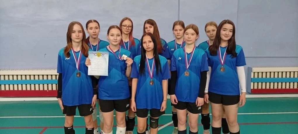 Поздравляем сборную команду девочек нашей школы по волейболу с заслуженным 3‑м местом🥉 в соревновани