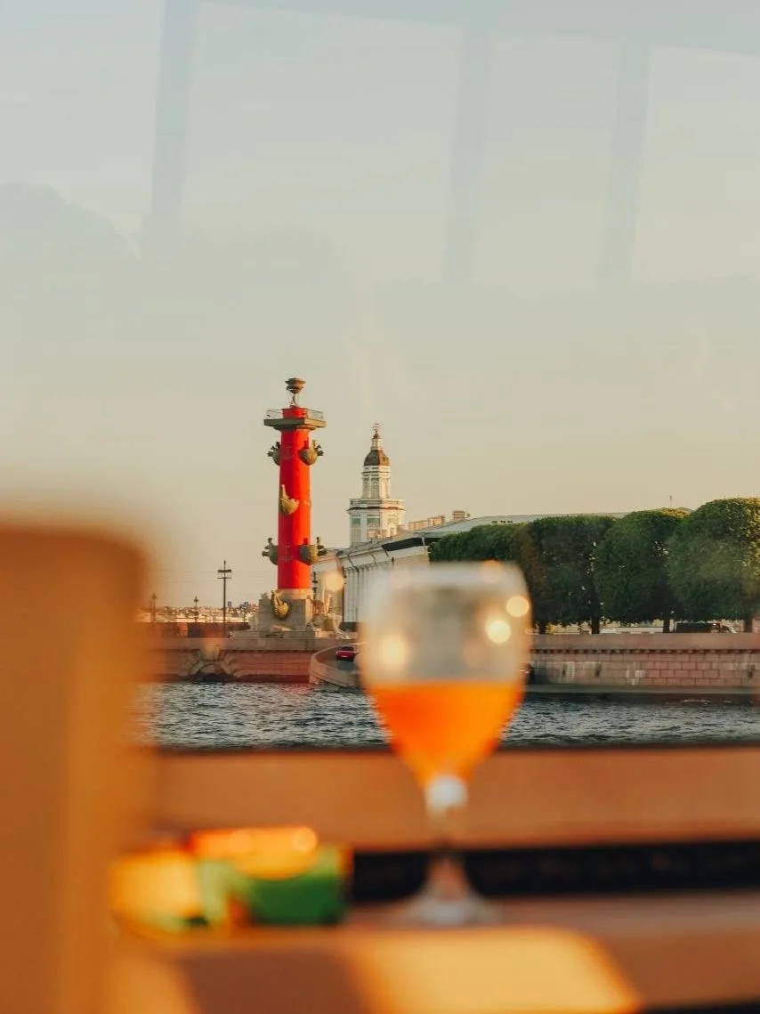 Первый план на майские — плыть по Неве и дегустировать сидр безлимитно!  🚢  Заодно можно открыть теп