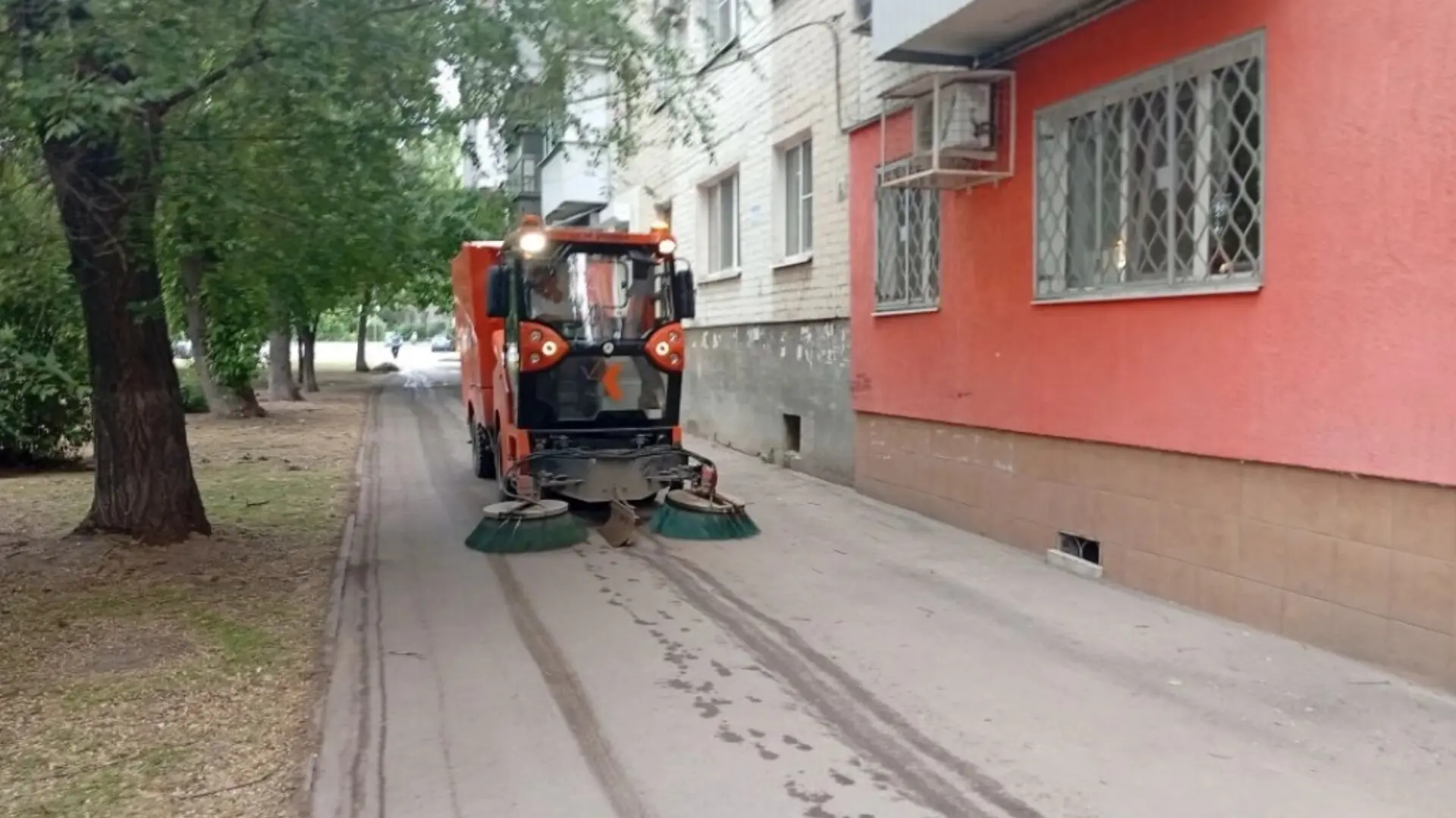 🧹На территории района продолжаются работы по благоустройству