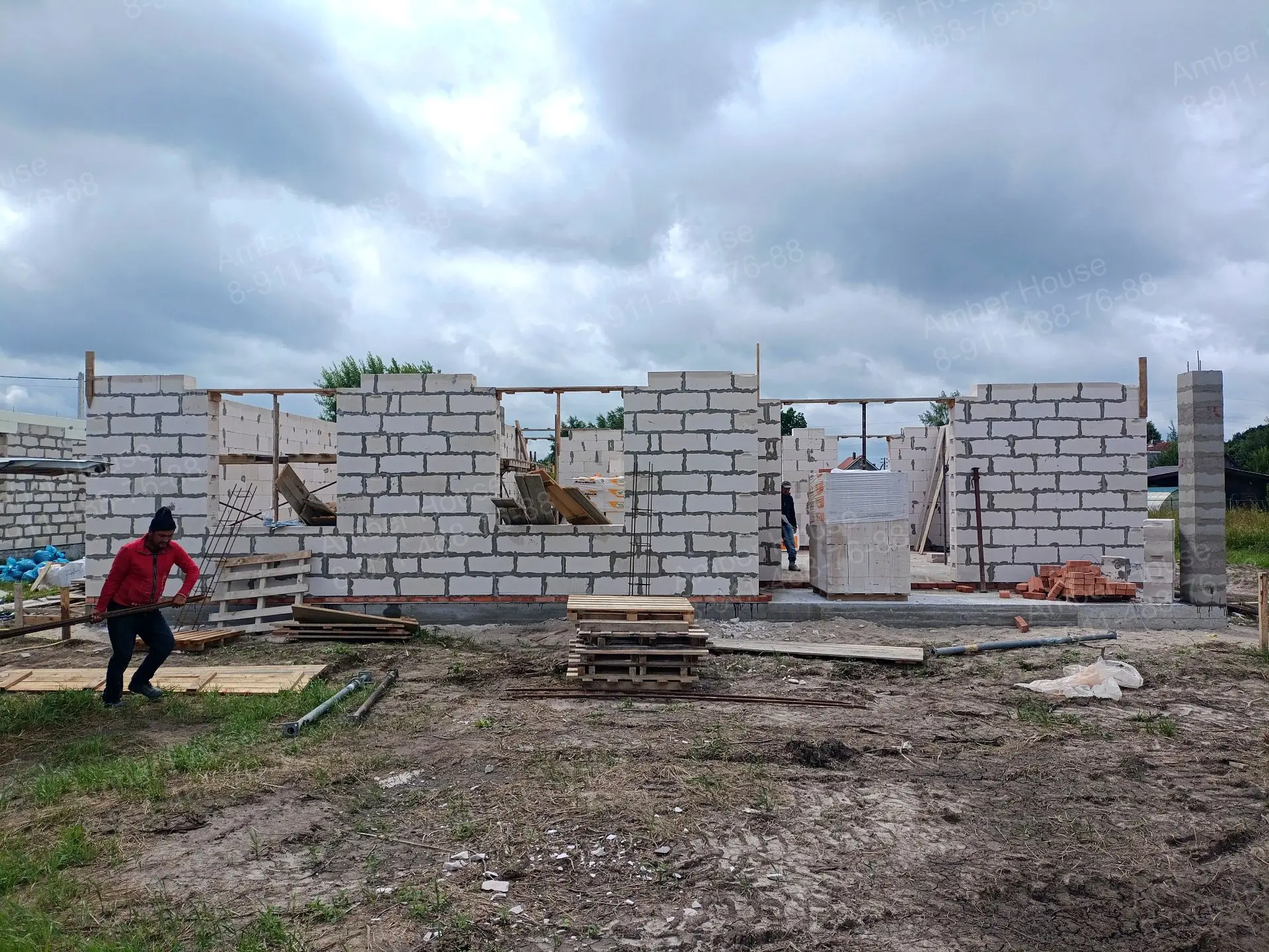 Дом 152м² в пос. Шатрово, производим кладку стен по проекту "Престиж" - amberhouse39.ru...