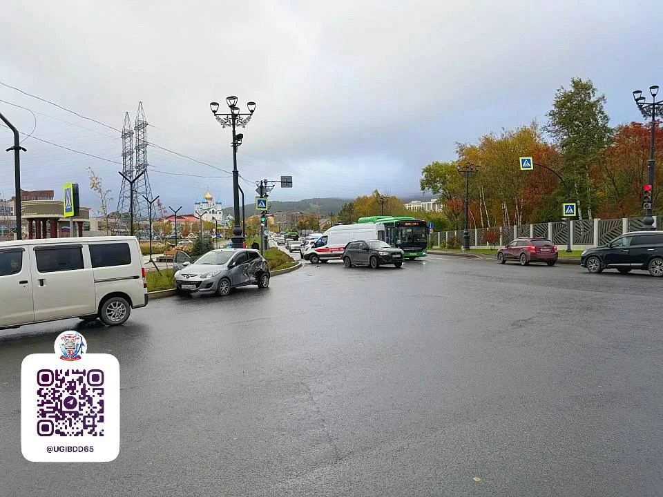 ⚡Три автомобиля столкнулись в Южно-Сахалинске: пострадала 10-летняя девочка