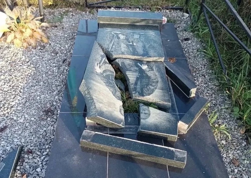 😡 В Прикамье в поселке Углеуральский вандалы осквернили могилу участника СВО, кавалера...