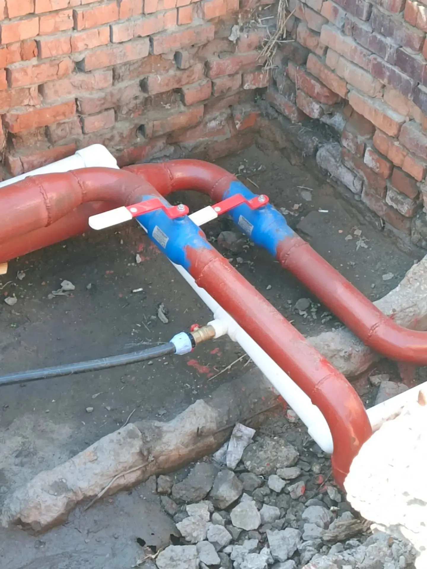 🏡🔧⚙🚜 Плановые работы по замене магистральной водопроводной сети завершены на ул. Жел...
